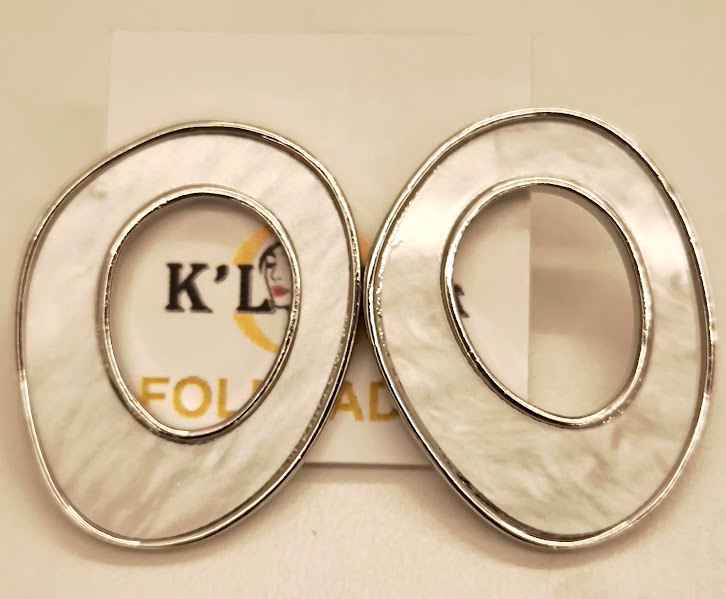 BRINCO ORGANICO BRANCO RODIO - SEMIJOIA - COD 825