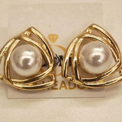 BRINCO TRIANGULO COM PEROLA